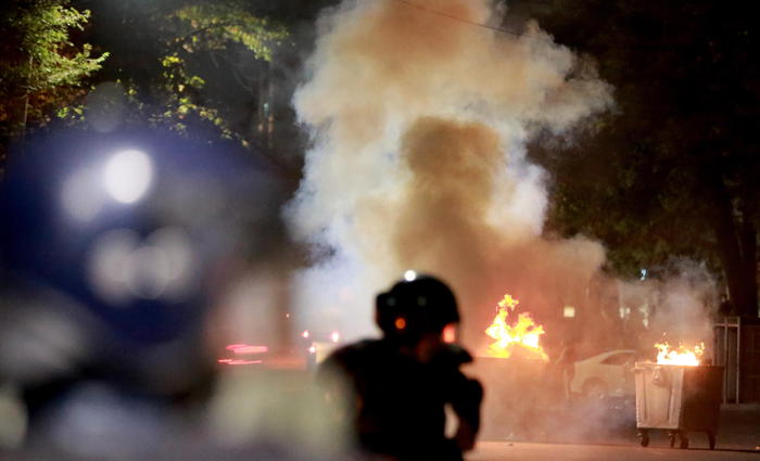 Kirghizistan: sono almeno 120 i feriti in scontri a Bishkek