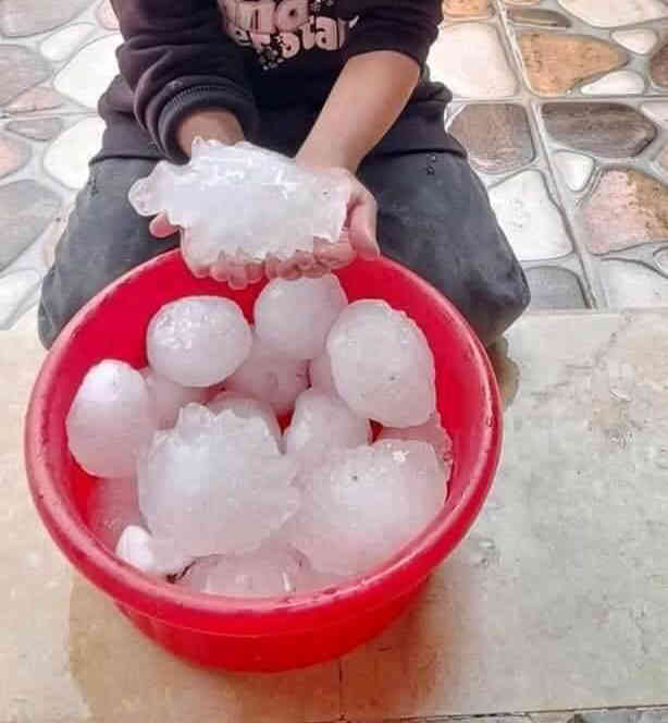 La portata dei chicchi enormi caduti su Misurata, in Libia