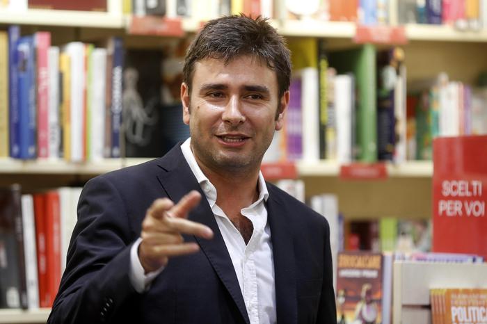 M5S: Dibba si “candida” e attacca, soli al voto 2023