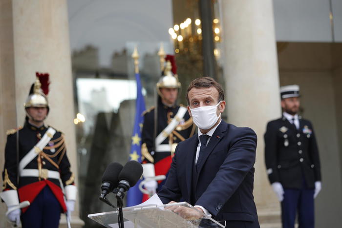 Macron annuncia lockdown in Francia da venerdì