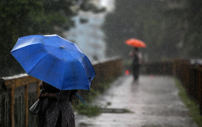 Maltempo, prolungato codice giallo per piogge in Toscana