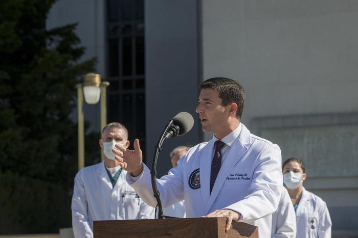 Medici, Trump potrebbe uscire lunedì dall’ospedale