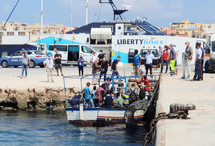 Migranti, 20 sbarchi oggi a Lampedusa