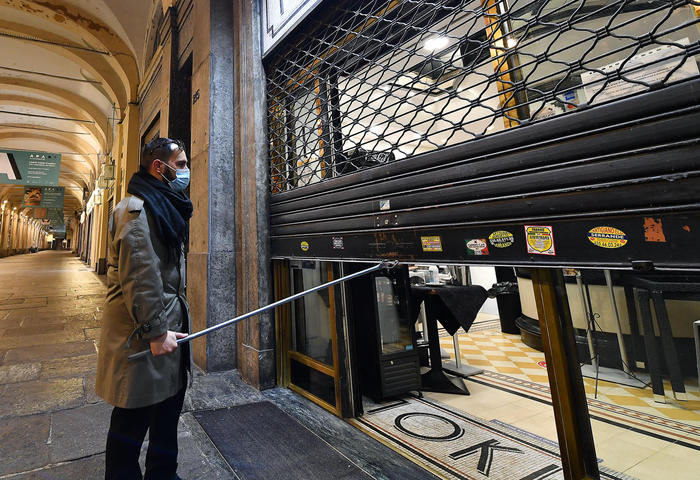 Piemonte verso coprifuoco, Cirio ‘è ipotesi’