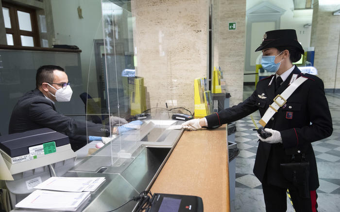 Poste, pensioni novembre accreditate a partire da 27 ottobre