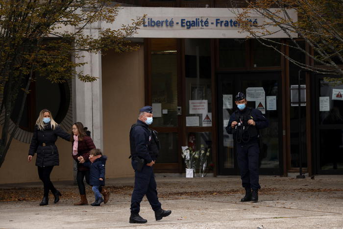 Prof decapitato: salgono 11 le persone fermate