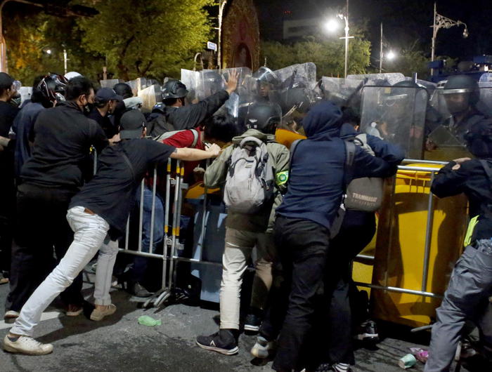 Proteste in Thailandia,stato emergenza