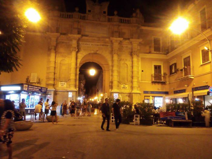 Raid violenti per odio razziale,branco agiva a Marsala