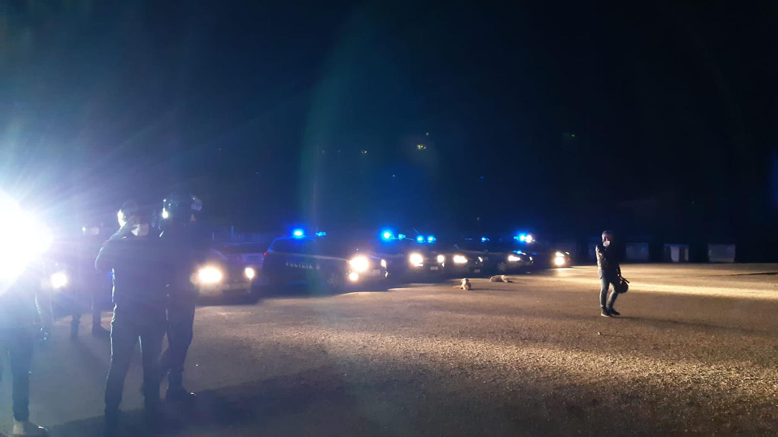 Alla tendopoli di San Ferdinando, in Calabria, sassaiola contro le Forze dell’ordine e agenti feriti, Fsp Polizia: “Ai cittadini si chiedono sacrifici ma in certi posti l’emergenza sanitaria svela lo sfacelo dell’incapacità politica”