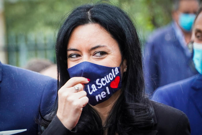 Scuola: Azzolina, governo valuta test rapidi