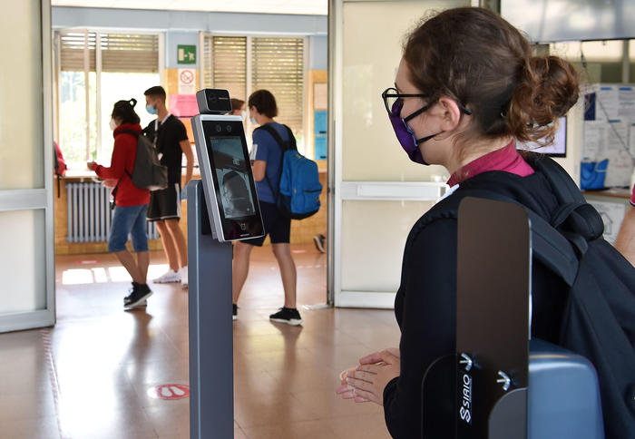 Scuola: D’Amato, intervenuti in 296 plessi, 336 positivi