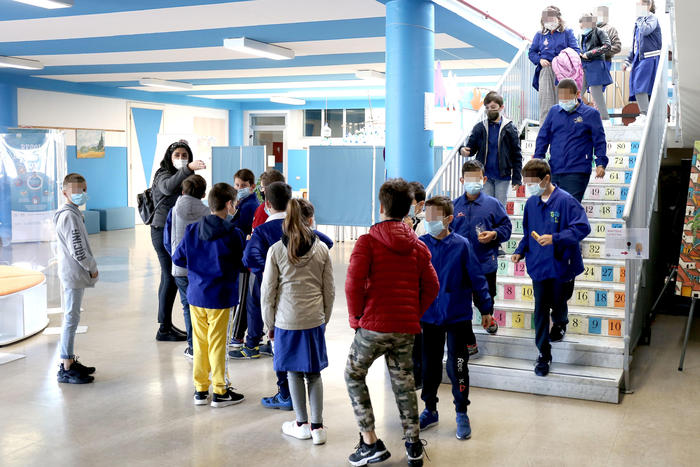 Scuola:contagiati 1492 studenti,349 prof