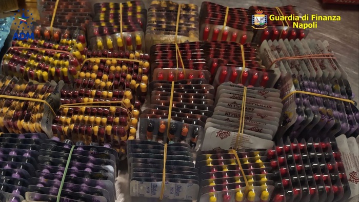 Sequestrate a Napoli 3.700 compresse di farmaci illegali
