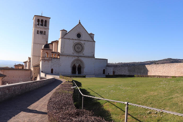 Sindaco Ancona offre olio lampada S. Francesco