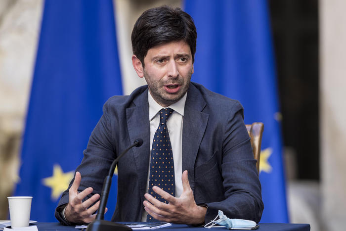 Speranza, ok a ipotesi misure restrittive Lombardia