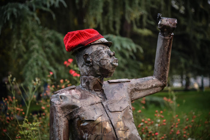 Statua Sarkana in Giardini Montanelli
