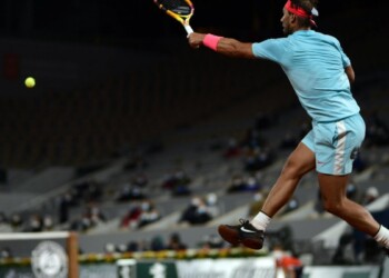 Tennis, i giocatori lottano contro il freddo. Ma il futuro del Roland Garros è anche di notte