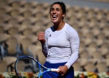 Tennis, Roland Garros: Djokovic senza freni, travolto anche Khachanov