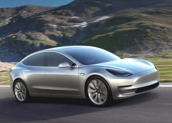 Tesla abbatte il costo delle batterie