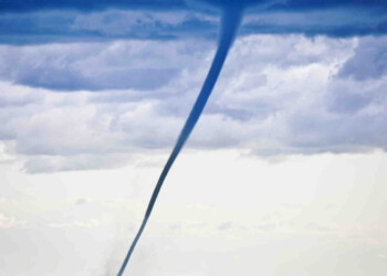 TORNADO semina il panico vicino Venezia: DANNI, ecco il VIDEO