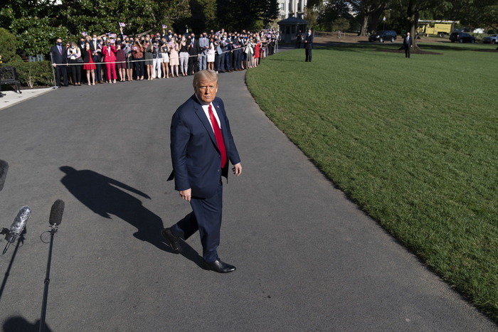 Trump minaccia Facebook e Twitter, ‘via l’immunità’