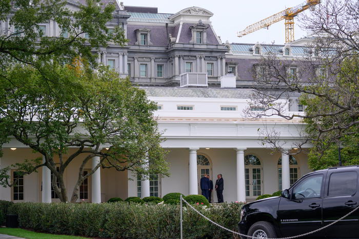 Trump nello Studio Ovale nonostante isolamento
