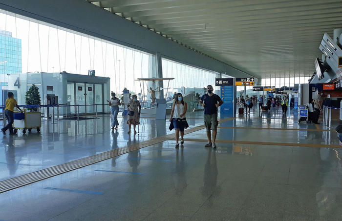 Turismo: Confturismo, passato choc Covid, resta recessione