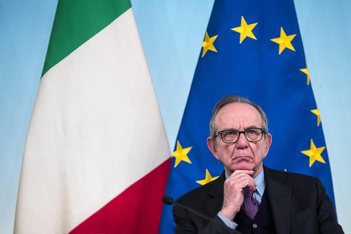 Unicredit: Padoan cooptato in Cda, sarà presidente