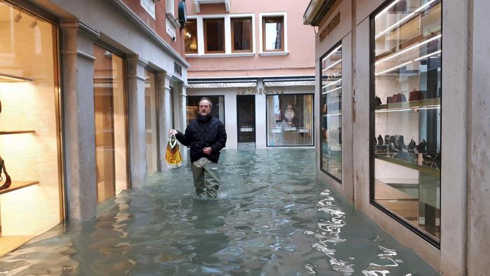 Venezia: Centro maree conferma picco +135 cm sabato mattina