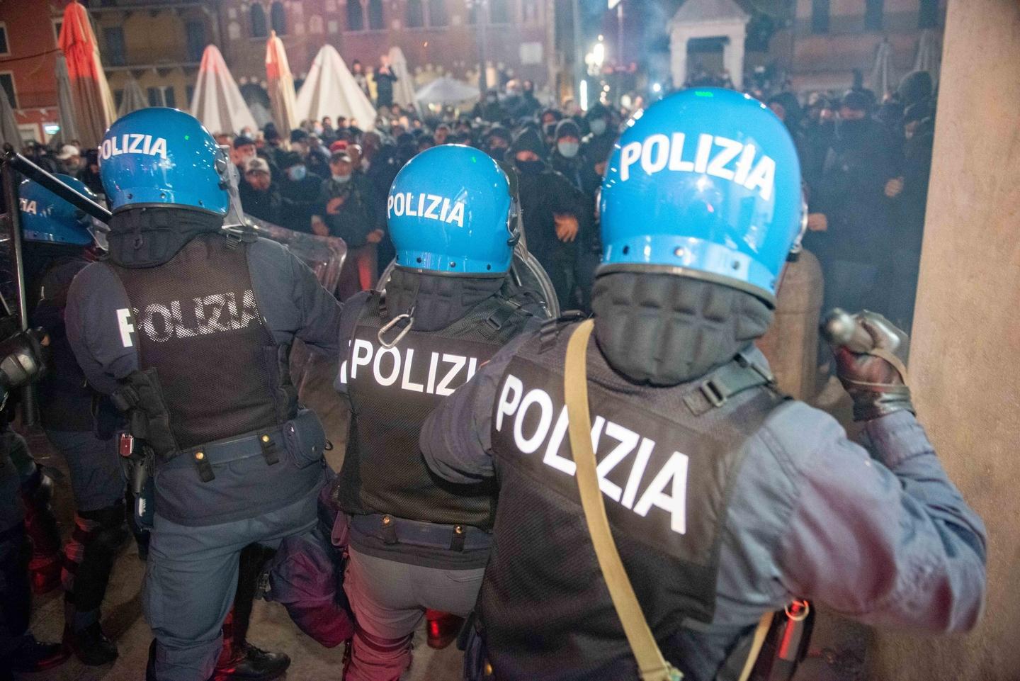 Verona, 5 feriti di cui uno grave, Fsp: “Anche tante baby gang. Le proteste non si fermeranno. Risposta severa o non ci saranno poliziotti che bastino”
