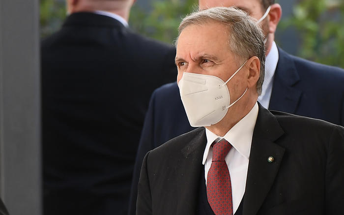 Visco: “La politica monetaria continuerà a sostenere la ripresa”