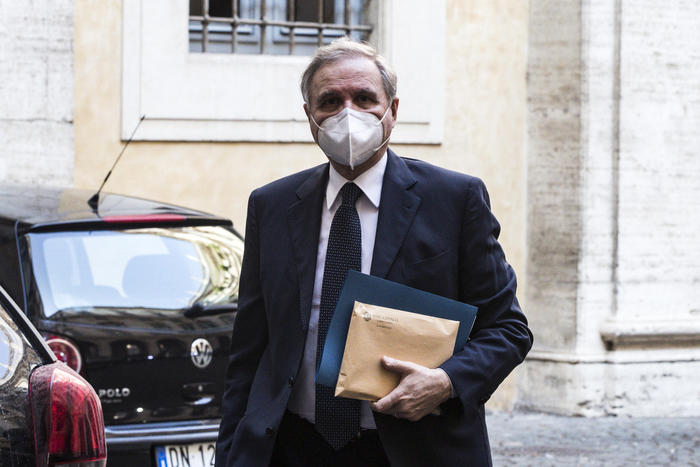 Visco, pil meglio di stime ma timori su aumento dei contagi