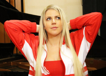 Dal 24 novembre il nuovo singolo di Arianna Ferrari “BIONDINA SCIOCCA”