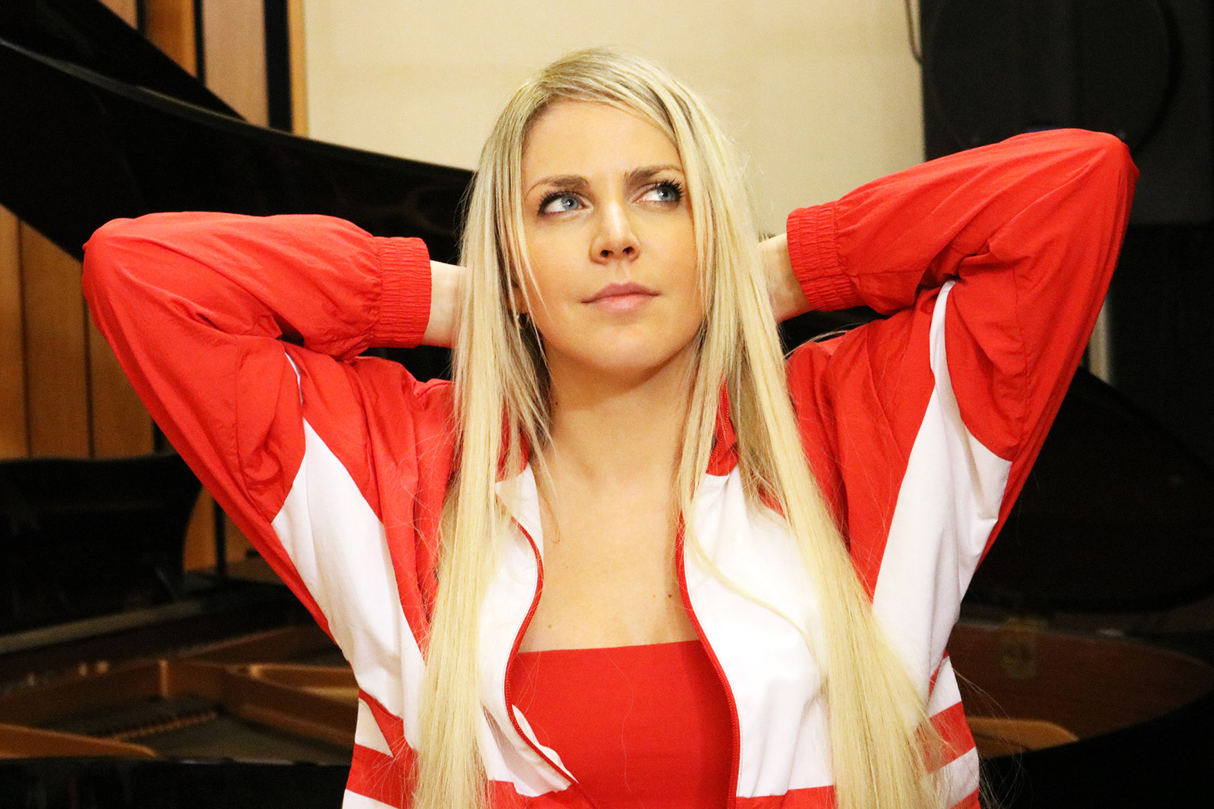 Dal 24 novembre il nuovo singolo di Arianna Ferrari “BIONDINA SCIOCCA”