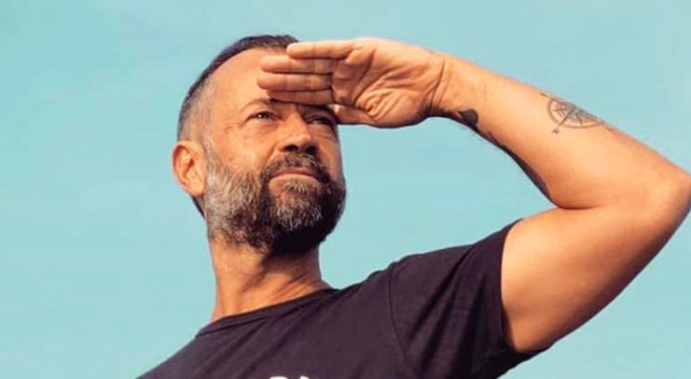 FABIO VOLO CONTATTA SADHGURU LEADER SPIRITUALE INDIANO:«QUALCUNO PUÒ RINCHIUDERCI FISICAMENTE, MA È COMUNQUE POSSIBILE ESSERE LIBERI»