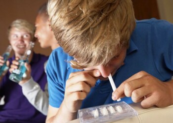 Droga: in costante aumento e sempre più a portata di mano tra i giovanissimi