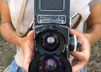 L’arte ambientale di San Gimignano e Volterra attraverso gli scatti Rolleiflex della fotografa Carlotta Bertelli