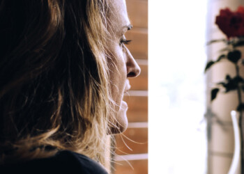 Giornata Mondiale Contro la Violenza sulle Donne: Carla Magnoni presenta un brano per le donne che non hanno voce