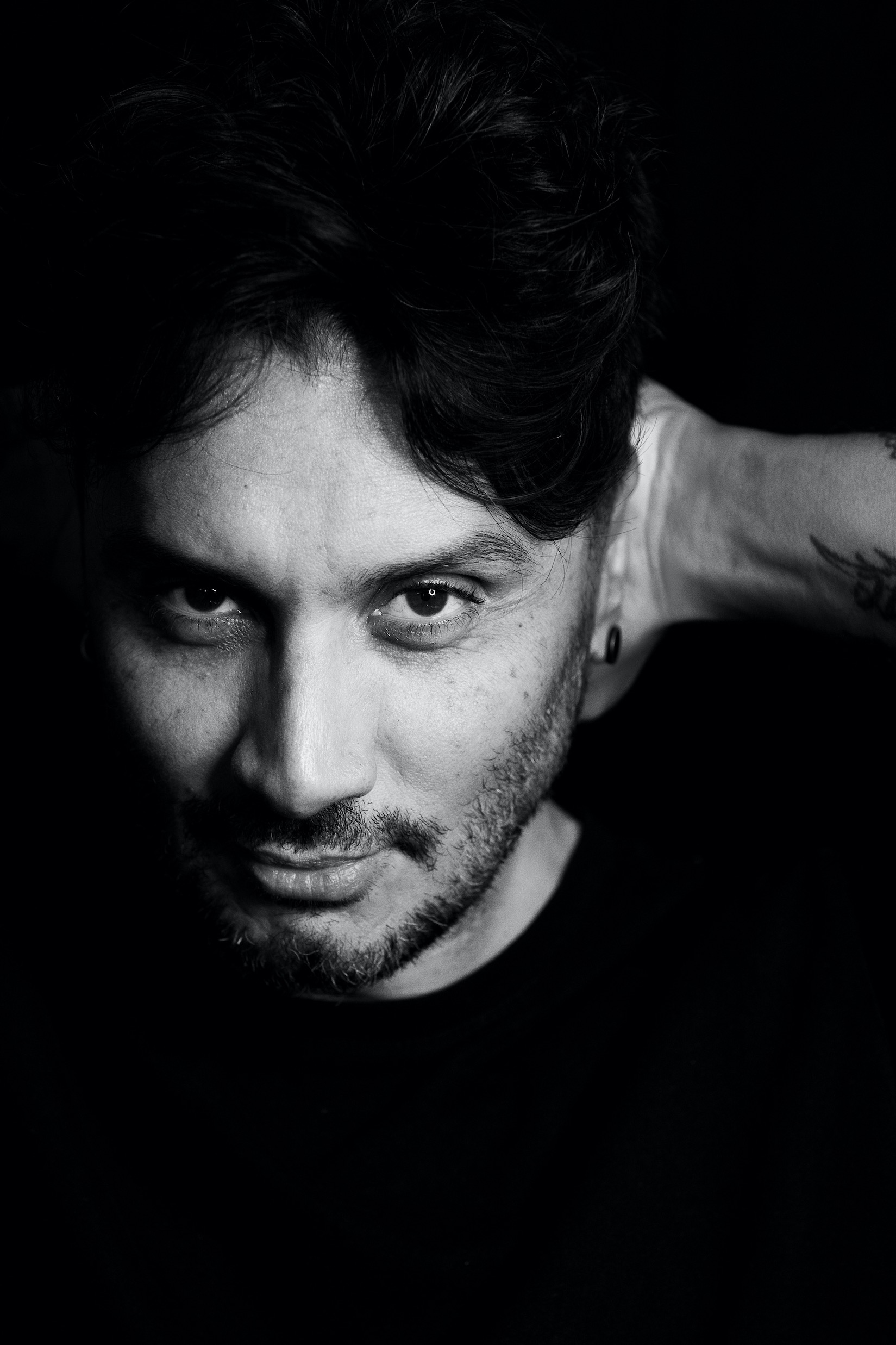 FUORI OVUNQUE ORA – “CANZONI D’AMORE NASCOSTE”- LA NUOVA RACCOLTA DI FABRIZIO MORO