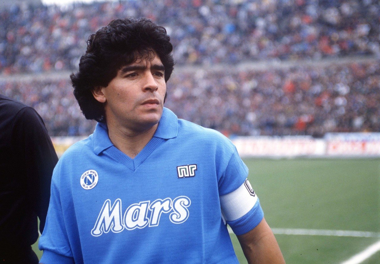 E’morto Diego Maradona. Ci lascia l’ex Pibe de Oro.
