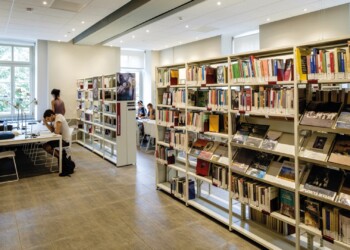 I LIBRI COME BENI ESSENZIALI, AL POLO DEL ‘900 PARTE IL PRESTITO DEI LIBRI E LA CONSEGNA A DOMICILIO GRAZIE ALLA PORTINERIA DI COMUNITÀ