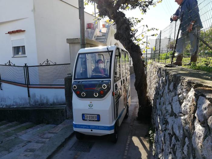 A Capri operativo secondo carrellino elettrico per anziani