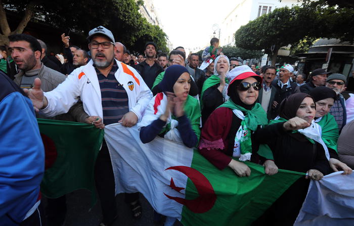 Algeria: morto di Covid eroe di guerra e leader opposizione