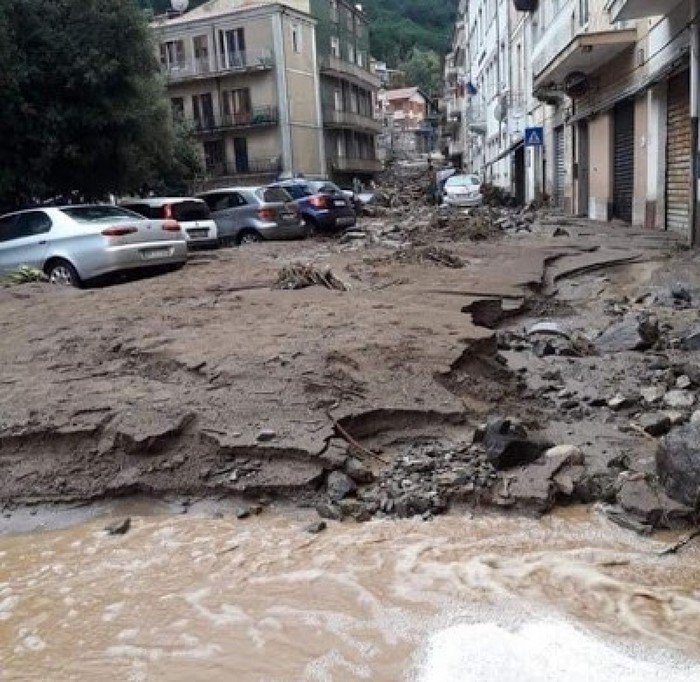 Alluvione Sardegna: a Bitti notte trascorsa a spalare fango