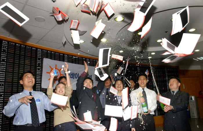 Borsa: Asia contrastata, futures Europa in rosso