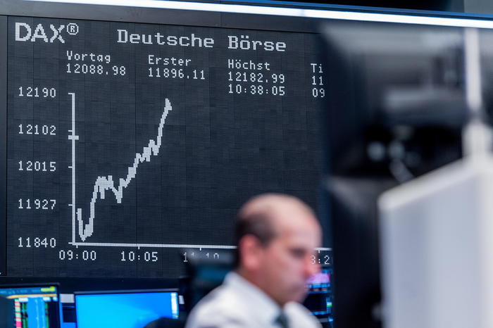 Borsa: Europa positiva, sale anche Wall Street, Milano +0,6%