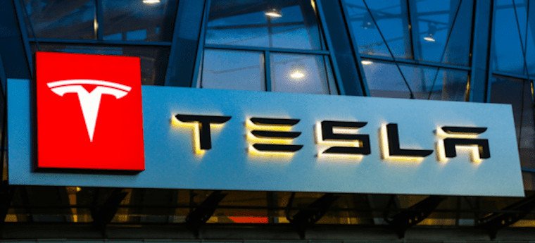 Cosa significa l’inclusione di Tesla nell’S&P 500 per il titolo e l’indice