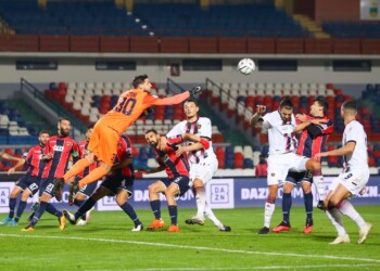 Cosenza-Salernitana 0-1. Tutino porta Castori al primo posto
