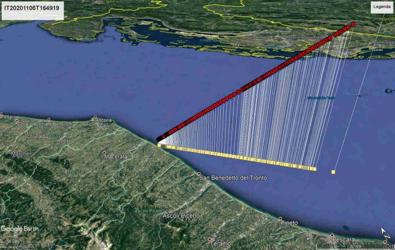 La traiettoria di IT20201106T164919 ricostruita da PRISMA tramite i dati di Caserta e Civitanova Marche e visualizzata con Google Earth.