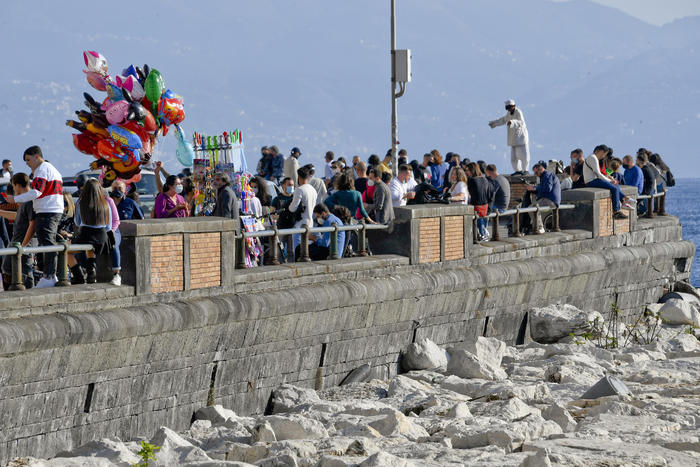 ++ Covid: a Napoli in arrivo un provvedimento ‘ampio’ ++